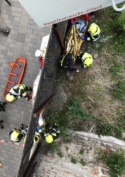 Personenrettung durch Feuerwehr (Bild 2)